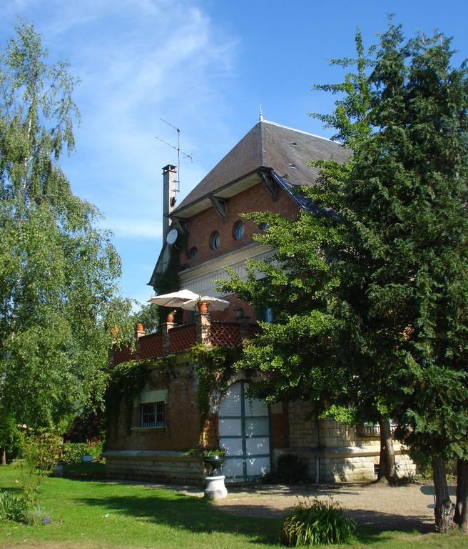 Les Iris Bed & Breakfast *